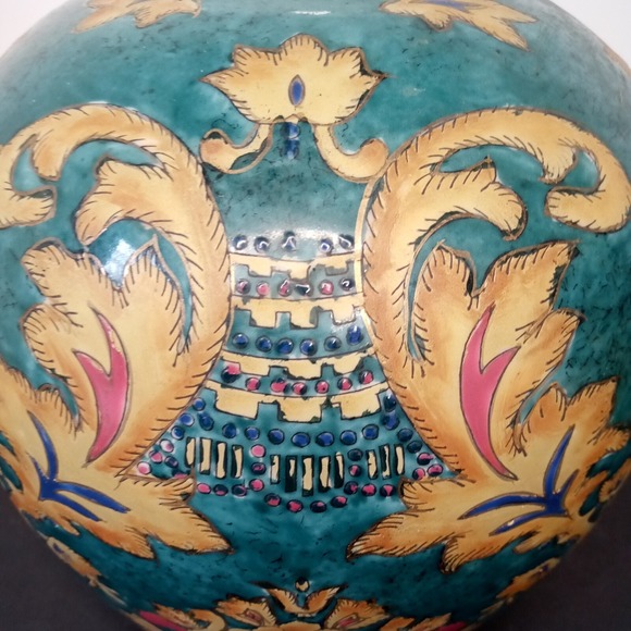 Medium Round Porcelain vase Green In Color Floral Pattern - Picture 10 of 16